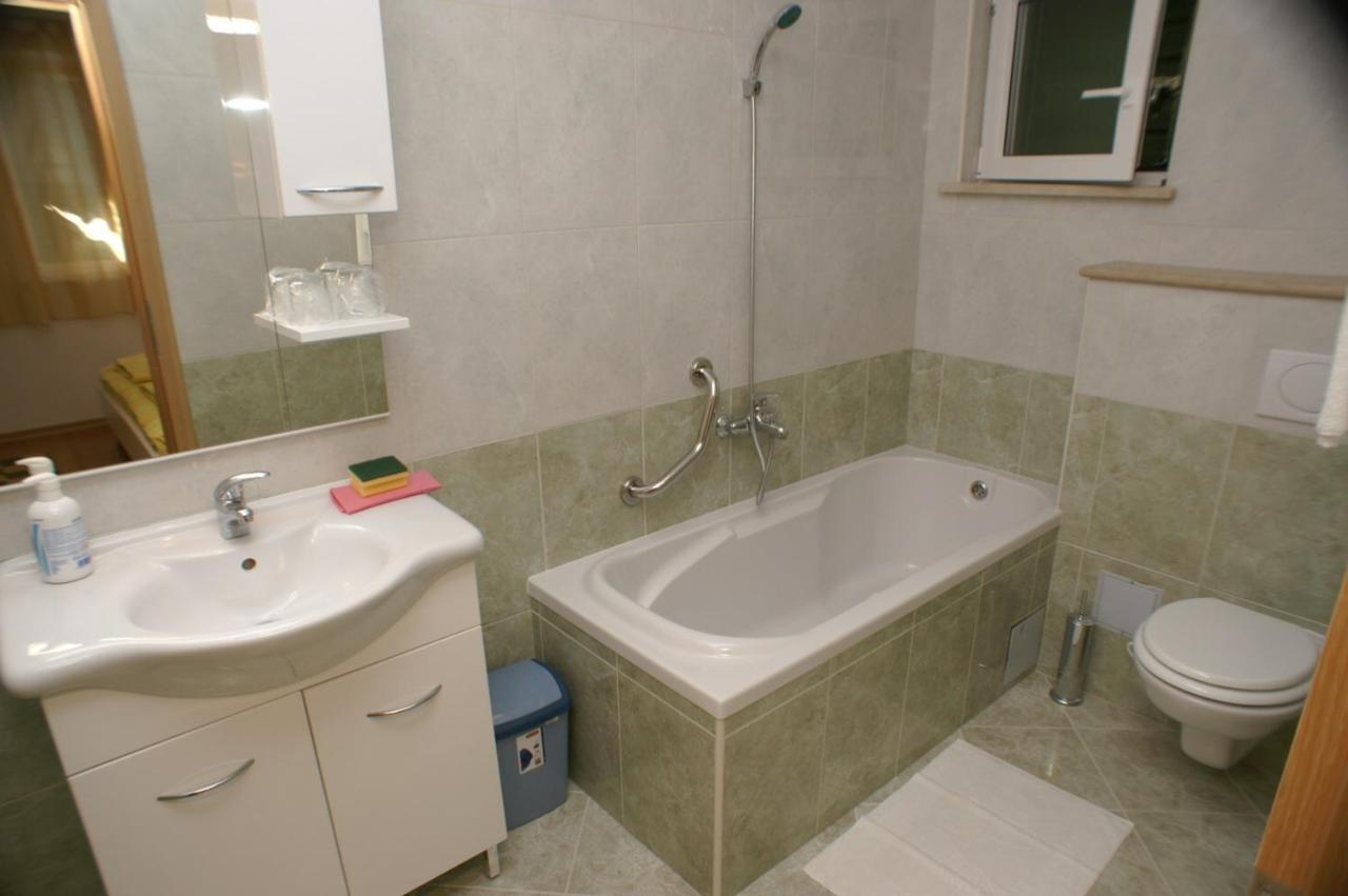 Apartments By The Sea Supetar, Brac - 4274 Екстериор снимка