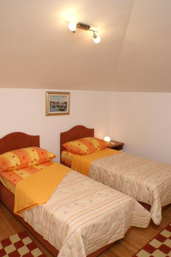 Apartments By The Sea Supetar, Brac - 4274 Екстериор снимка