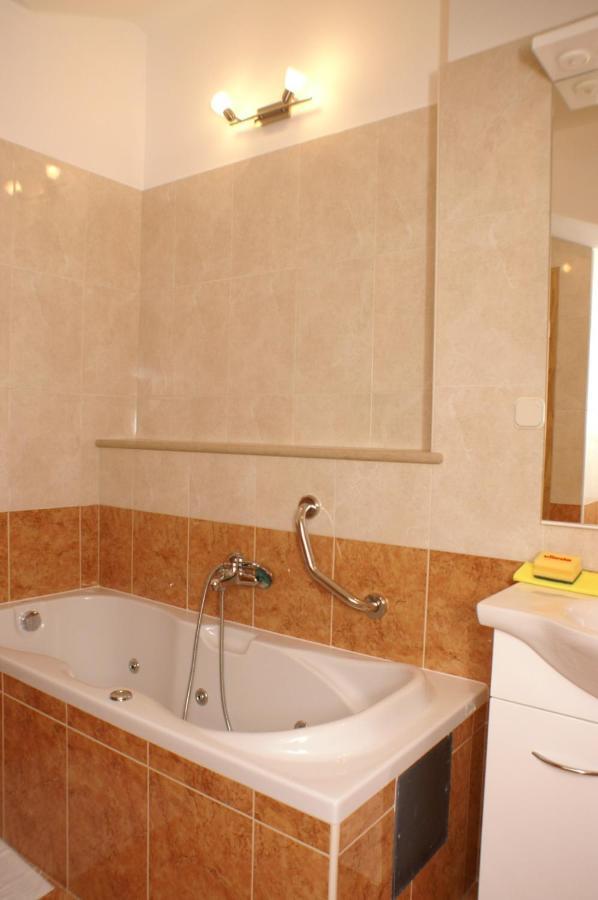 Apartments By The Sea Supetar, Brac - 4274 Екстериор снимка